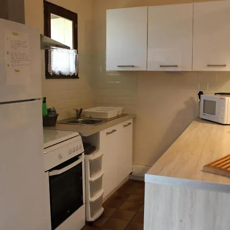 Suaux, 4 Pieces, 6 Personnes - Fr-1-653-128 Vakantiehuis Roumazières