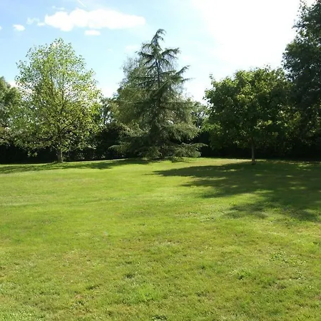 Suaux, 4 Pieces, 6 Personnes - Fr-1-653-128 Roumazières
